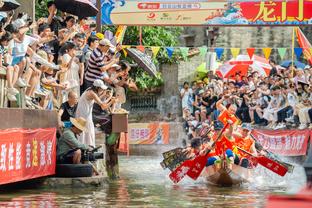 状态不错！沃特斯半场14中6拿到15分2板3助